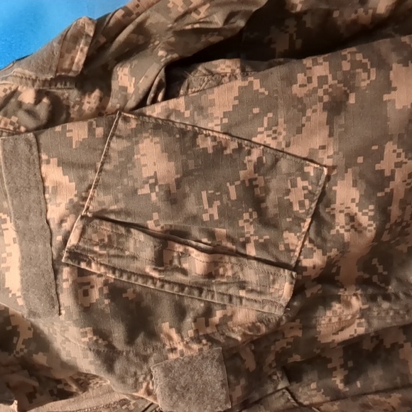 Coat, Army Combat Uniform  * US Army Issue * UCP - Picture 3 of 4